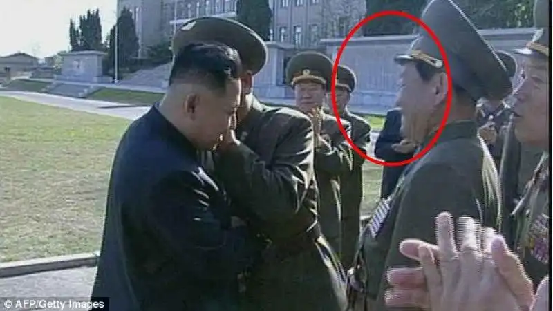 Jang Song Thaek zio di kim jong un cancellato dalle foto ufficiali 