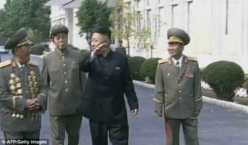 Jang Song Thaek zio di kim jong un cancellato dalle foto ufficiali 