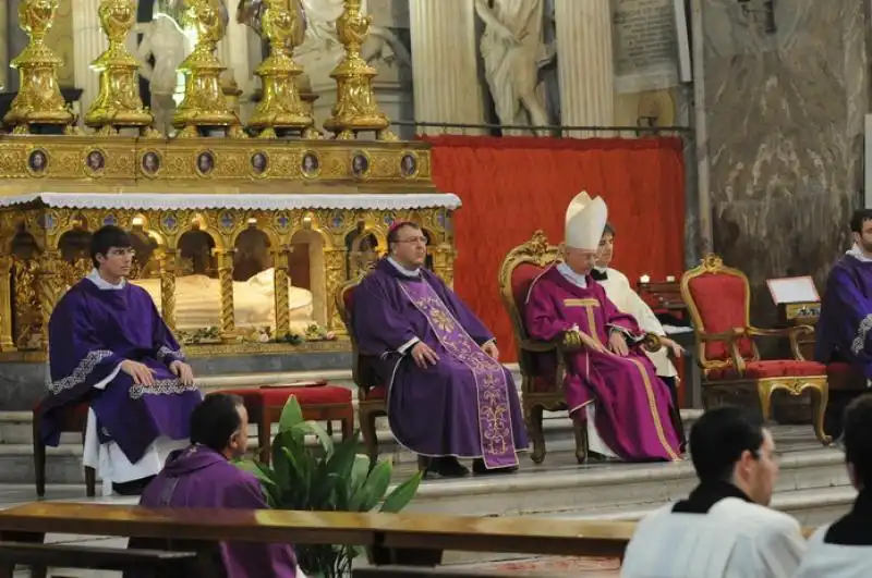 Mons Leuzzi e Cardinale Bagnasco 