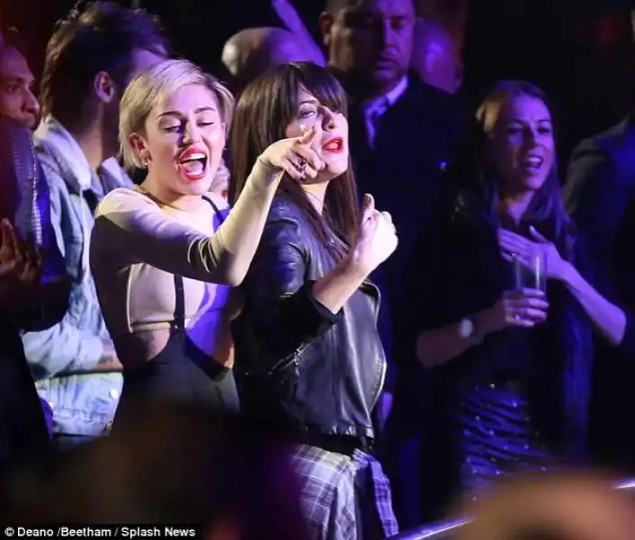 MYLEY CYRUS AL CONCERTO DI LAS VEGAS DI BRITNEY SPEARS