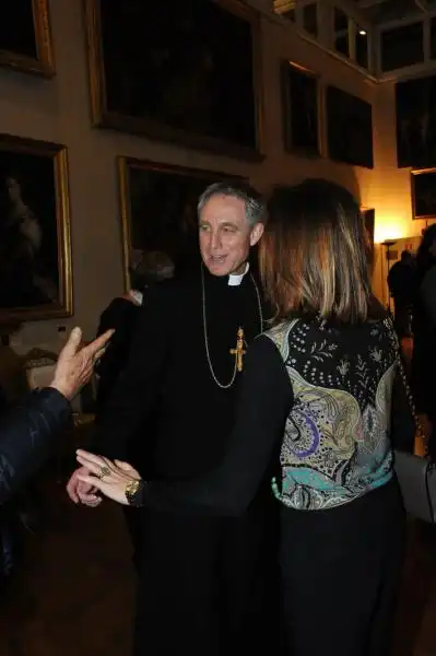 Padre George Ganswein e di spalle Alessandra Borghese 