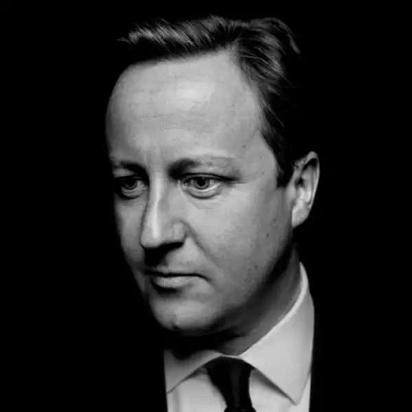 Il Primo Ministro inglese David Cameron prima del selfie 