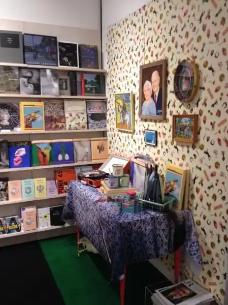 Seletti wears Toiletpaper nello stand di The ARTBOOK D A P ad Art Basel Miami Beach e foto artribune 