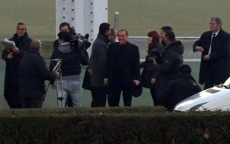 SILVIO BERLUSCONI E BARBARA COI CAPELLI ROSSI A MILANELLO 