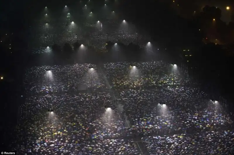 VEGLIA IN RICORDO DELLECCIDIO DI PIAZZA TIENANMEN A HONG KONG 