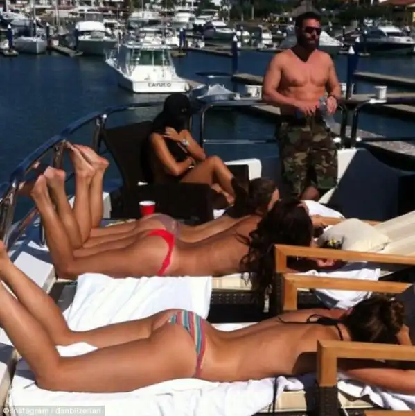 Vita da playboy sullo yacht 