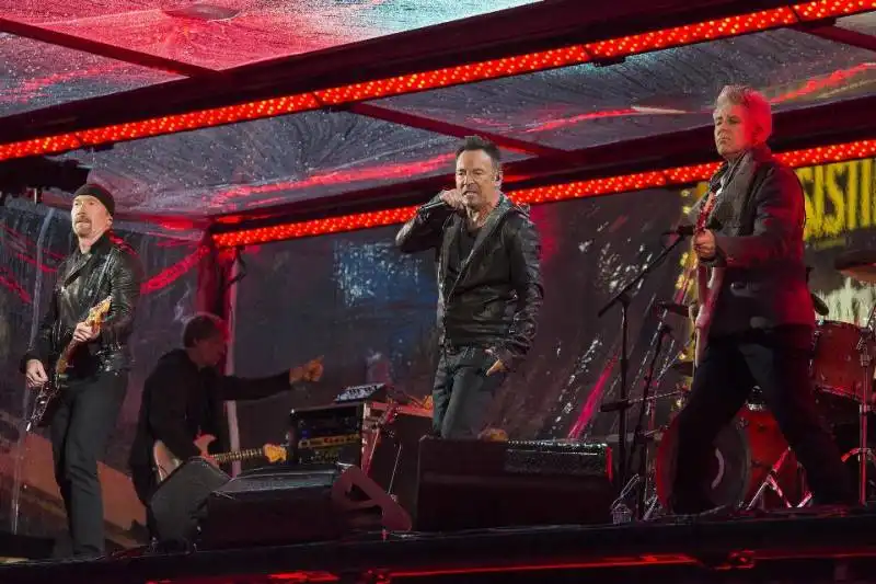 BRUCE SPRINGSTEEN CANTA CON GLI U2   