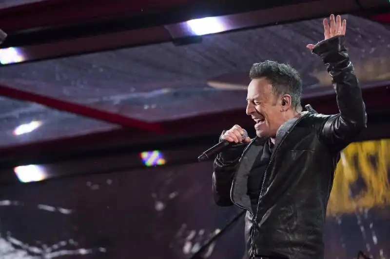 BRUCE SPRINGSTEEN CANTA CON GLI U2 