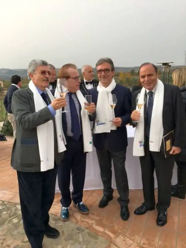 Da sinistra- Massimo D’Alema, Franco Ricci di Bibenda, Riccardo Cotarella, Bruno Vespa, nell’azienda Falesco per un evento Telethon 