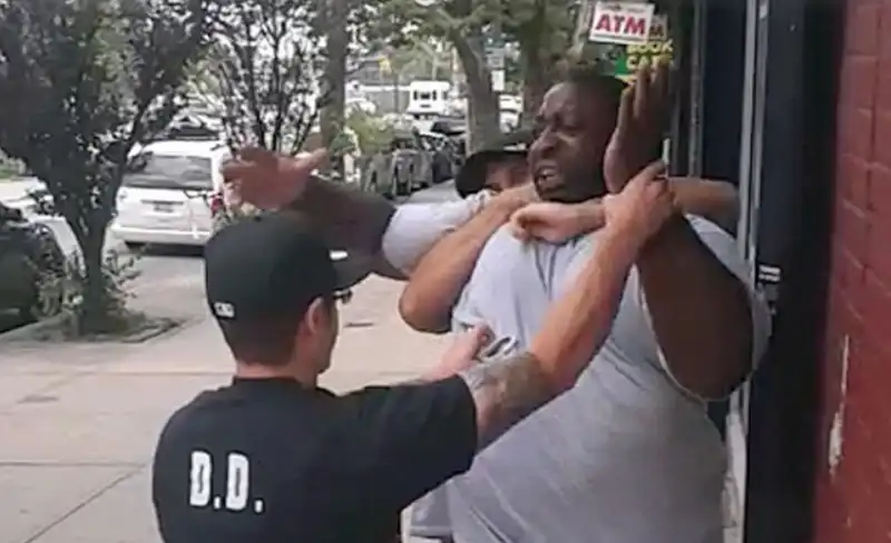 Eric Garner presa al collo