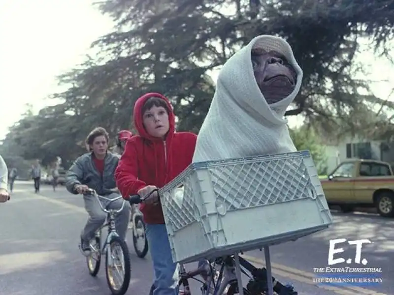 ET 
EXTRATERRESTRE 
