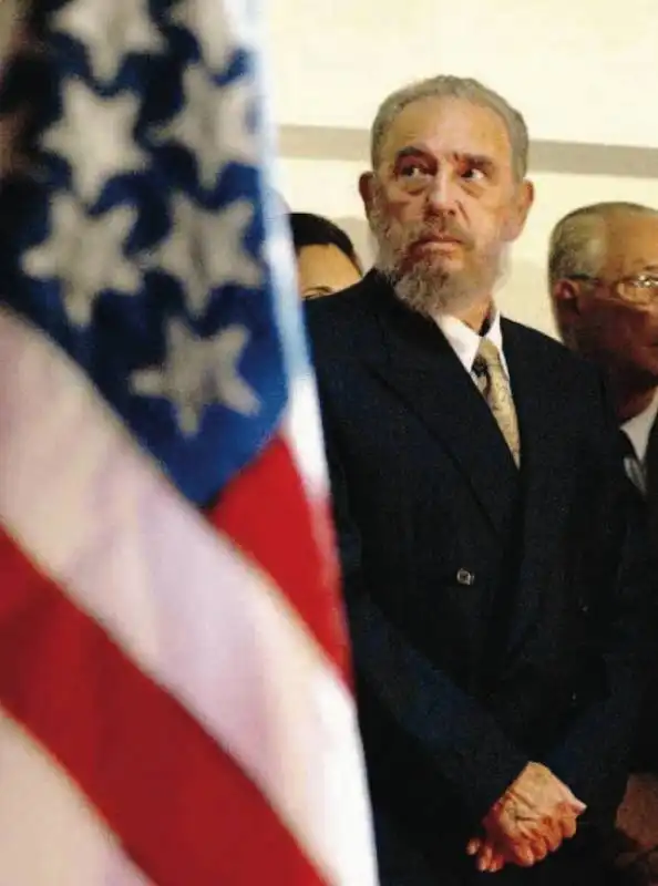 FIDEL CASTRO E LA BANDIERA USA