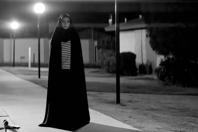 il vampiro di a girl walks home alone