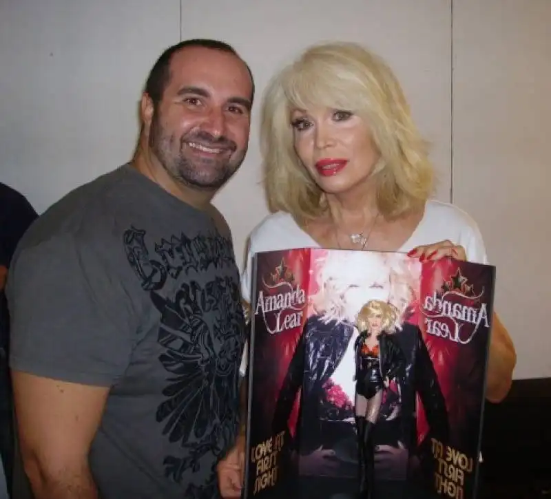 imgp0289 amanda lear con alessandro gatti e la sua doll