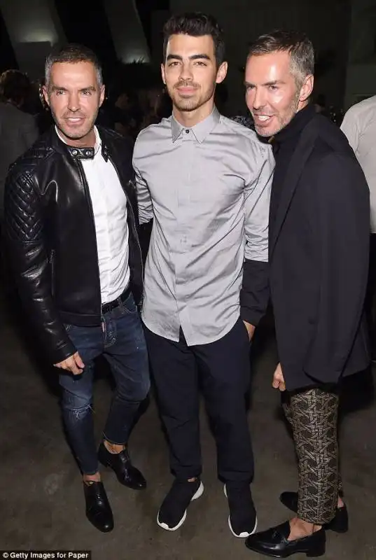 joe jonas con dean caten and dan caten