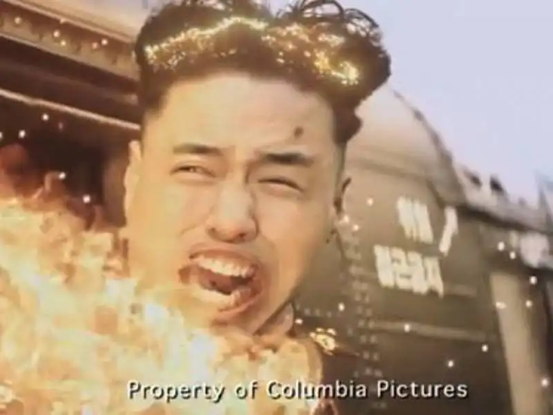 kim jong un brucia nel film the interview con seth rogen e james franco