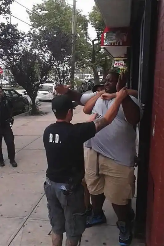 l'agente daniel pantaleo e la morte di eric garner 4