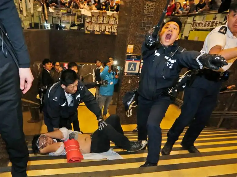 la repressione di occupy hong kong  8