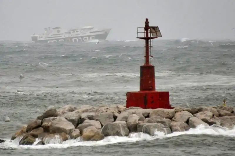 maltempo nel golfo di napoli