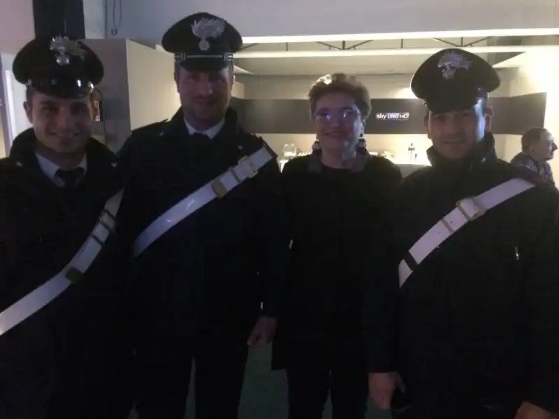 mara maionchi e tre carabininieri  foto dandolo per dagospia