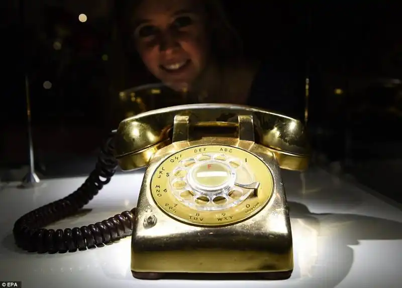 mostra elvis a londra telefono d oro