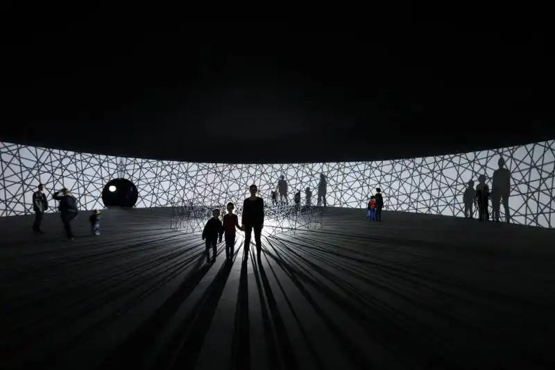 olafur-eliasson-contact