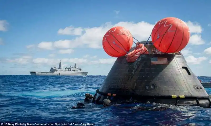 orion splashdown 3