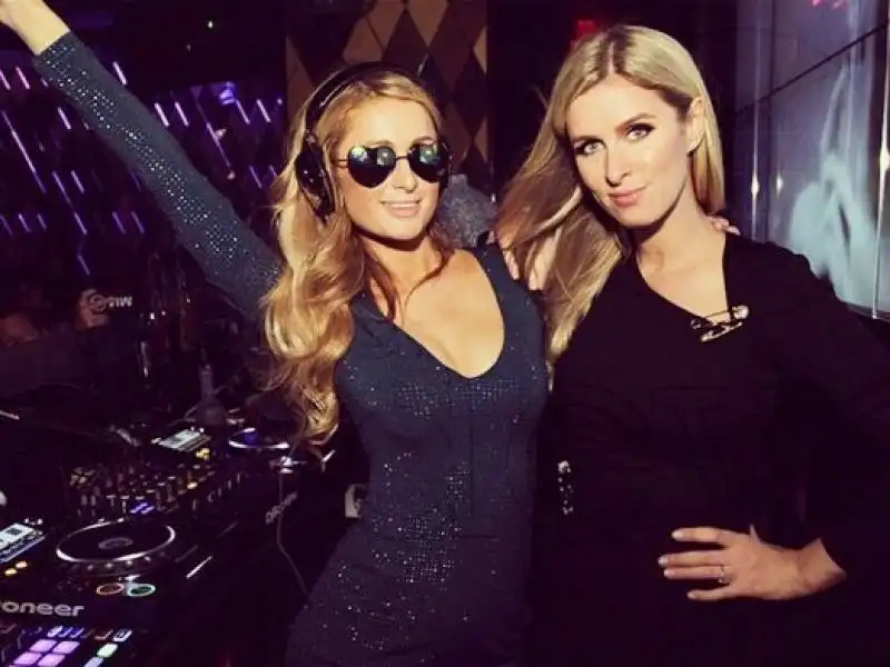 paris e nicky hilton a miami