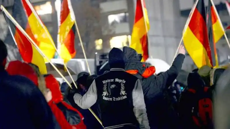 pegida manifestazione anti islam a dresda 8