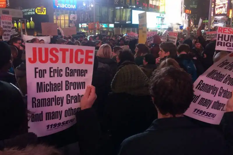 proteste a new york contro la 