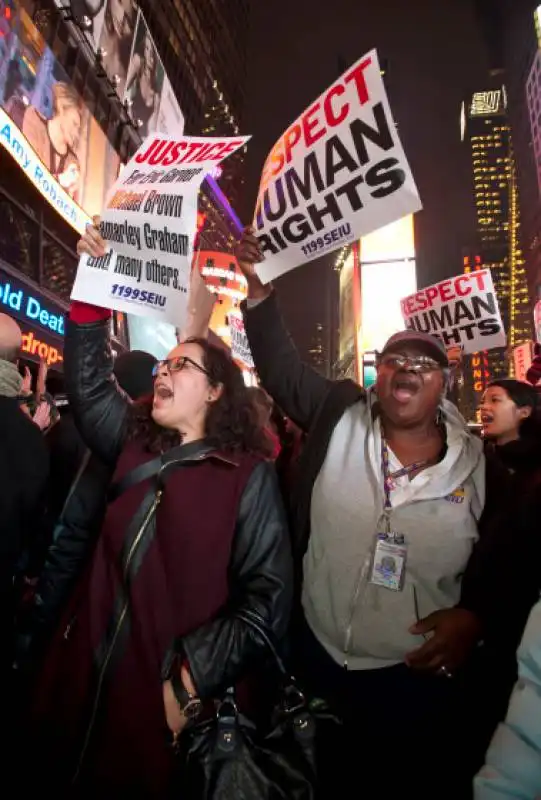 proteste a new york contro la 