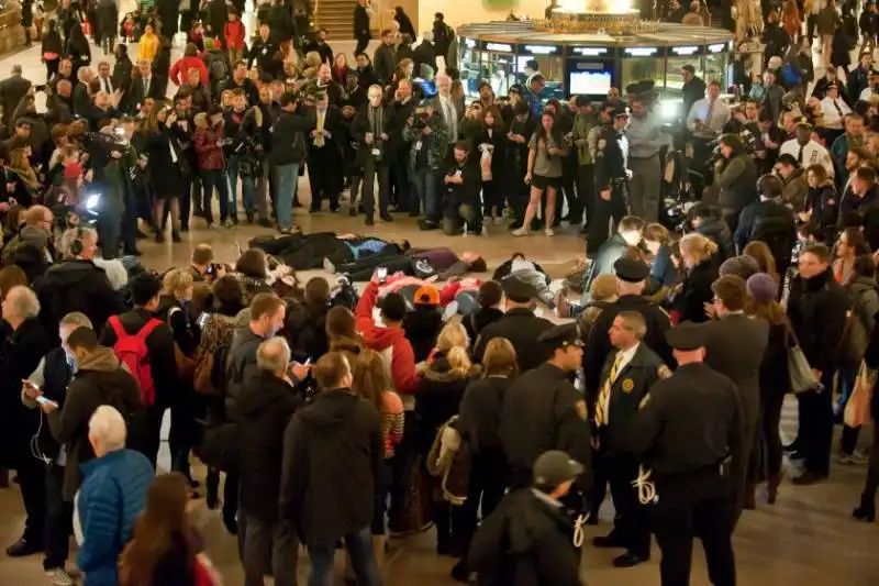 proteste a new york contro la 