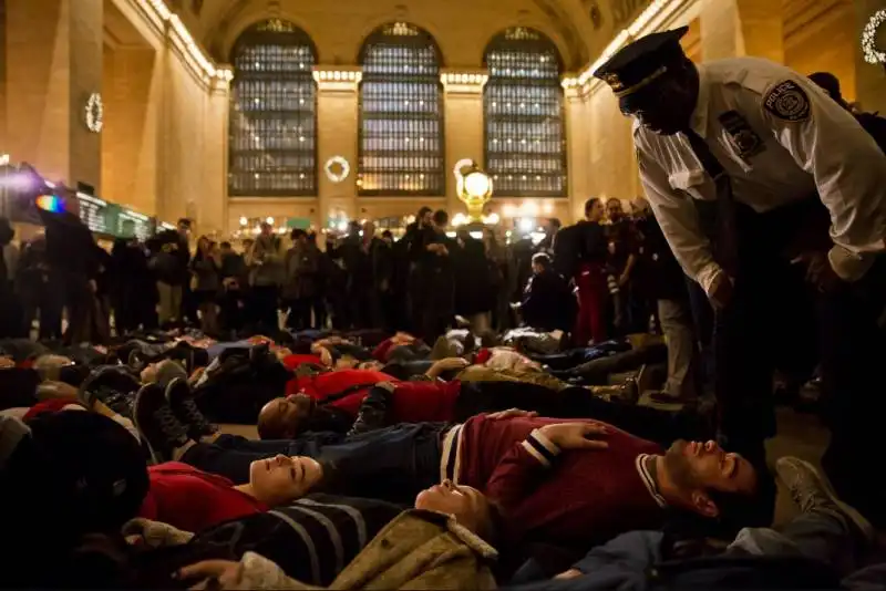 protesters staged a “die in” at grand central terminal 