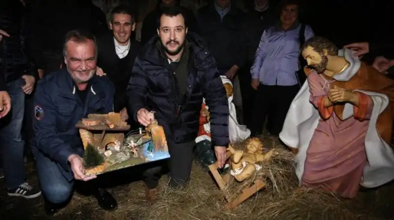 salvini calderoli al presepe