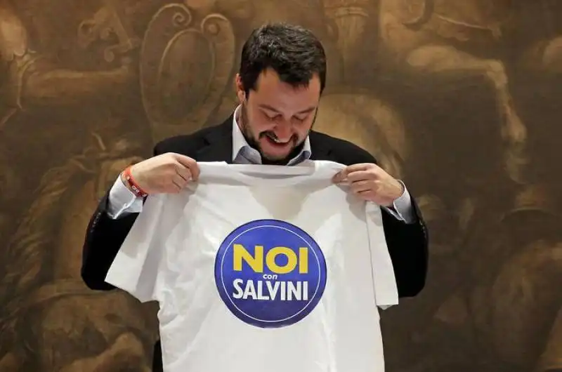 SALVINI CON LA MAGLIETTA E IL LOGO NOI CON SALVINI 4