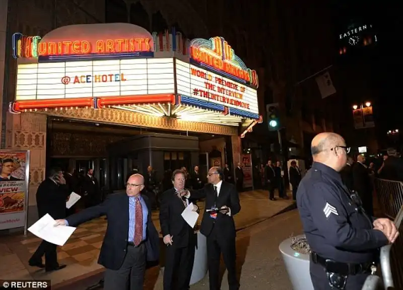 sony ha vietato la stampa alla premiere mondiale di the interview film con seth rogen e james franco