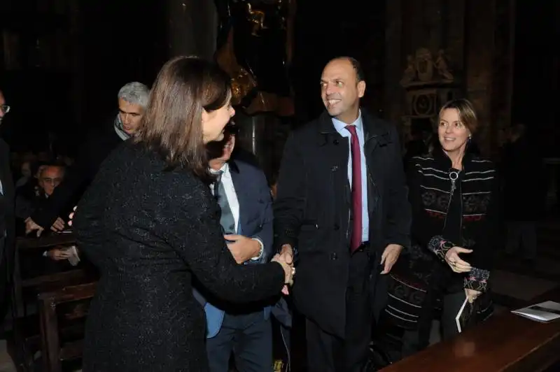 stretta di mano boldrini alfano