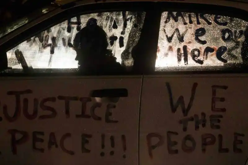 un manifestante a ferguson