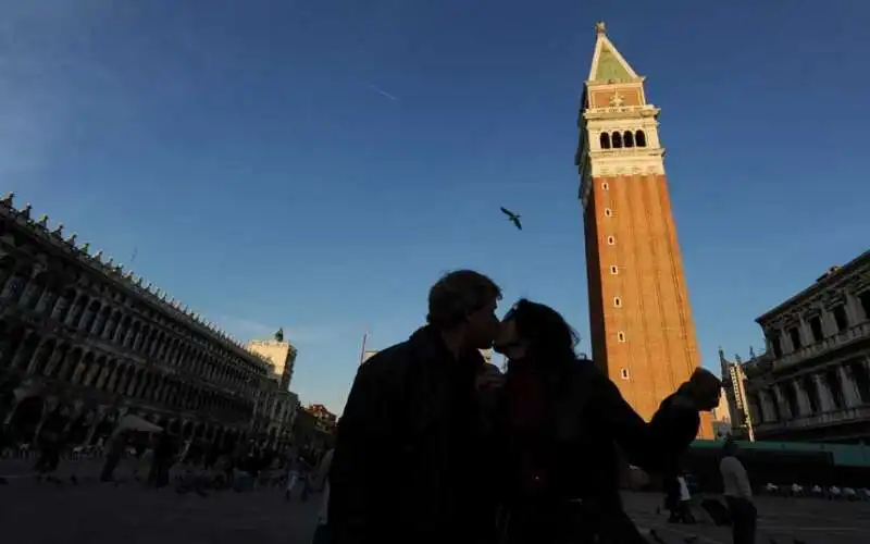 a venezia ci si bacia