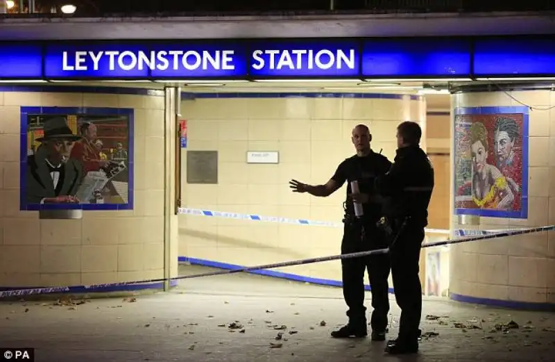 aggressione nella metropolitana di londra    13