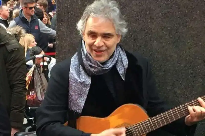 andrea bocelli new york canta in strada