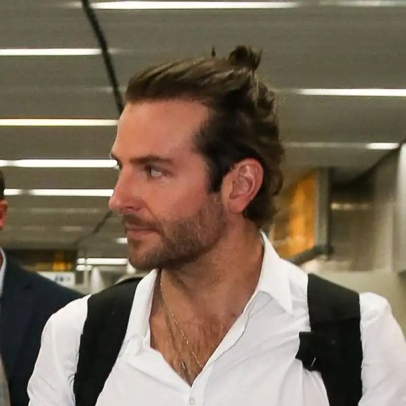 bradley cooper chignon 