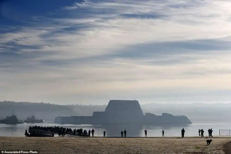 cacciatorpediniere uss zumwalt 11