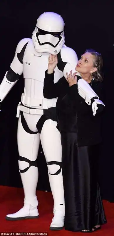 carrie fisher sul red carpet   2