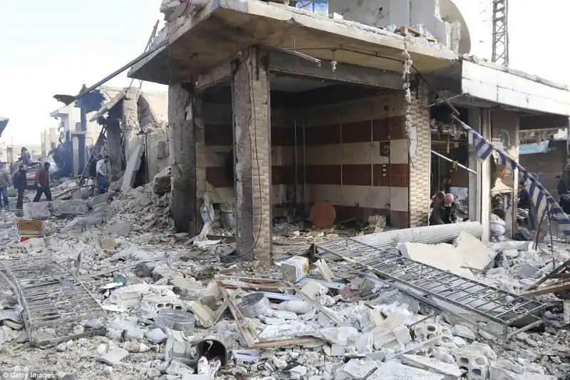 edificio di raqqa distrutto nel novembre 2013