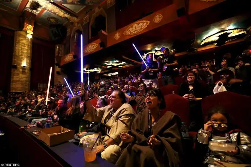 fan di star wars al chinese theater di hollywood