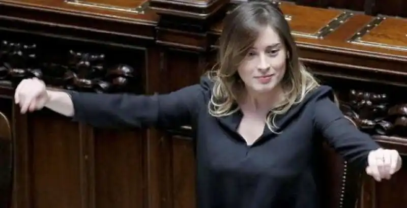 fotomontaggi maria elena boschi e banca etruria  6