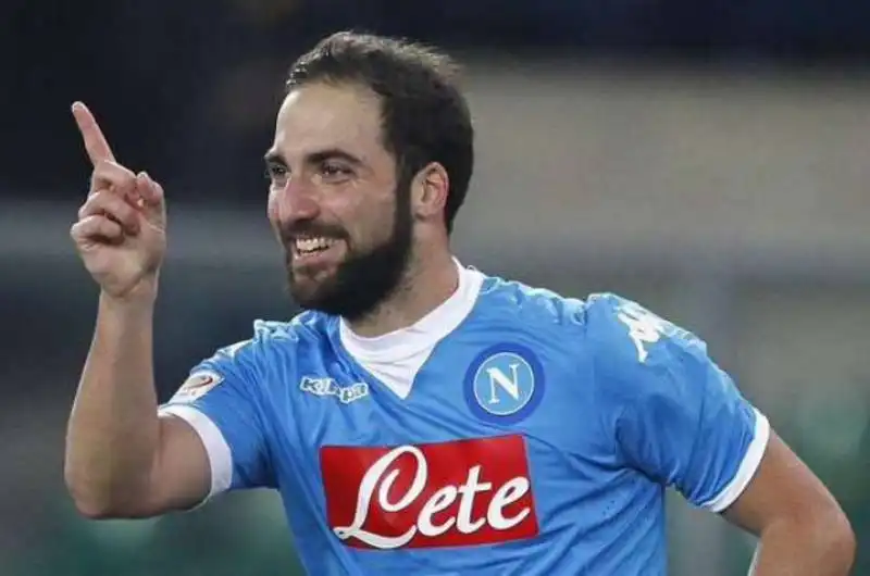 gonzalo higuain  7