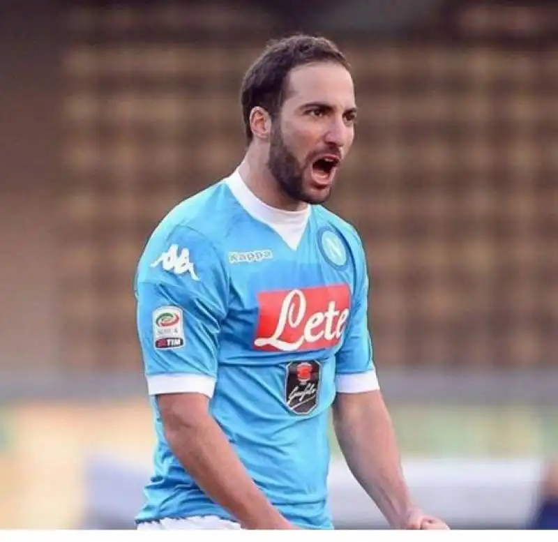 gonzalo higuain  8