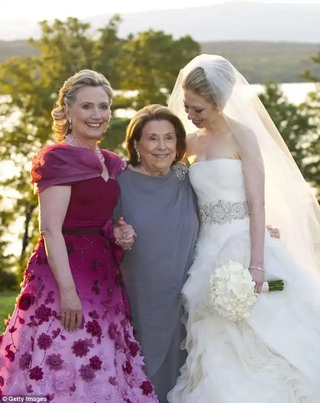 hillary con madre dorothy al matrimonio della figlia chelsea